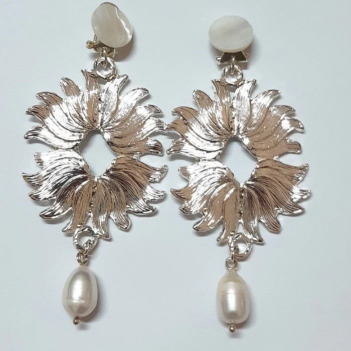 Full moon earrings-ANNABELLE HARDIE EARRINGS SILVER CLIP ON FRESHWATER PEARL