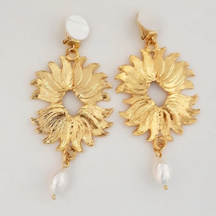 Driftwood earrings-ANNABELLE HARDIE EARRINGS GOLD CLIP ON FRESHWATER PEARL