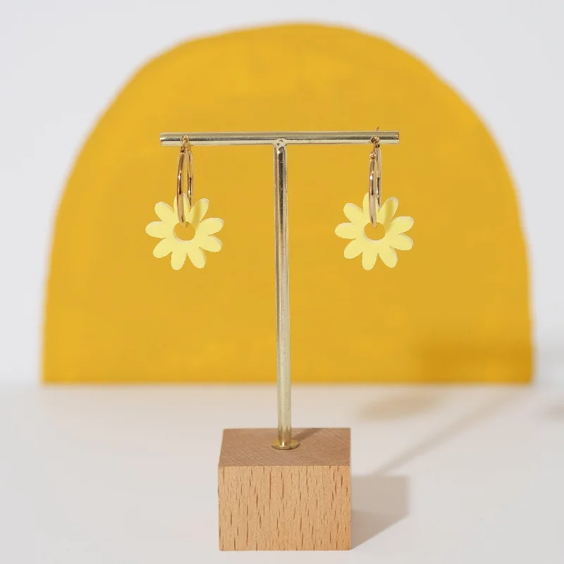 Classic flair earrings-Marguerite Daisy Hoop Earrings in Buttercup Yellow