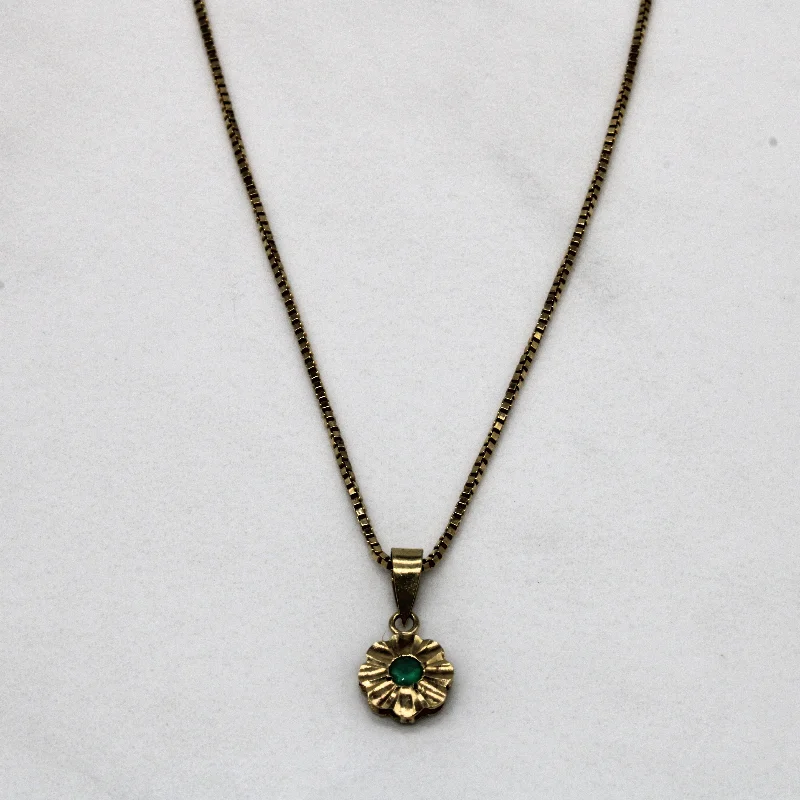 Wicker weave necklaces-Green Quartz Flower Pendant Necklace | 0.04ct | 15" |