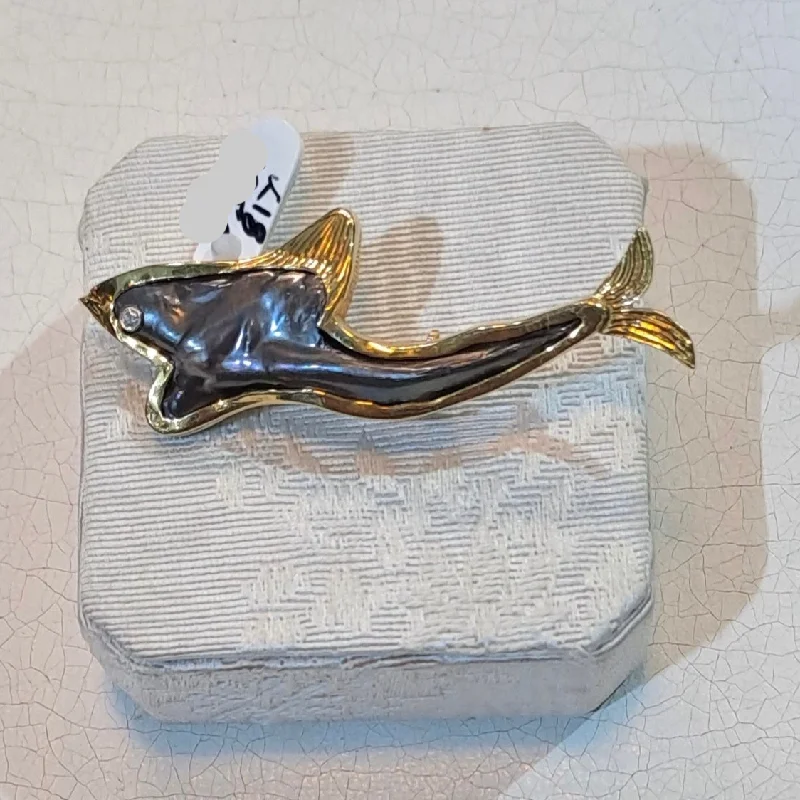 Lavish gem brooches-Brooch in 18k gold with Black Ostrich Tahitian pearl, fish design brooch