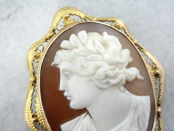 Multi-layer brooches-Vintage Cameo Gold Filigree Pendant Brooch