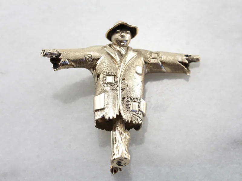 Box clasp brooches-Sweet Scarecrow Brooch in Yellow Gold